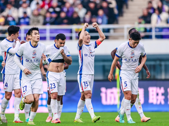 AYX 在线博彩平台关于离谱!中超今晨刷纪录今晨广州队备战西甲,上海申花防线松动的信息