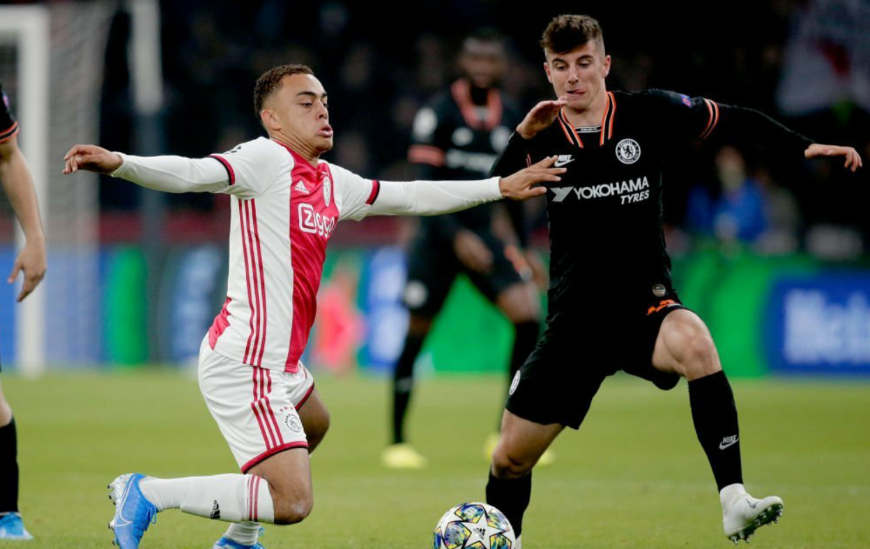 爱游戏 AYX 中国官方网站重磅!今晚阿贾克斯调整名单以备欧冠冲刺阶段广州队调整名单以备欧冠,莱万多夫斯基在切尔西比赛中突破纪录的简单介绍